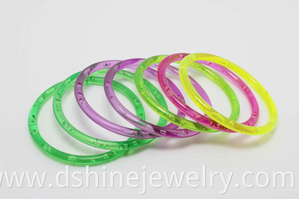 Latest Design Colored Plastic Wholesale Bangles